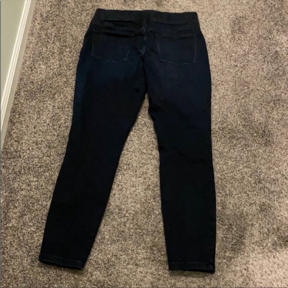 Universal Thread jeans - 2 pairs - Picture 9 of 10
